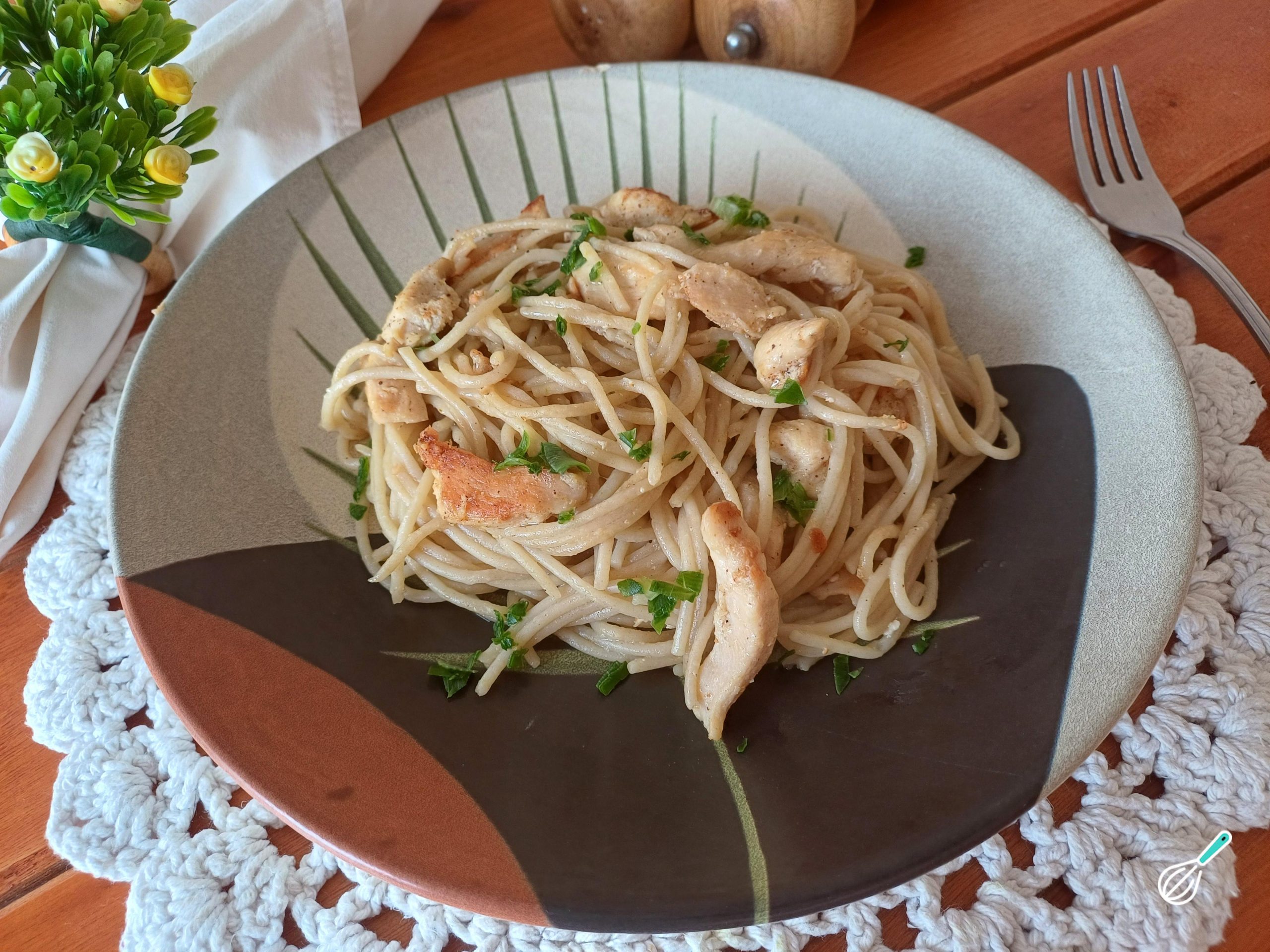 Macarrão alho óleo frango receita