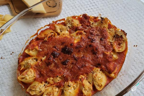 Conchiglione Recheado Frango Molho