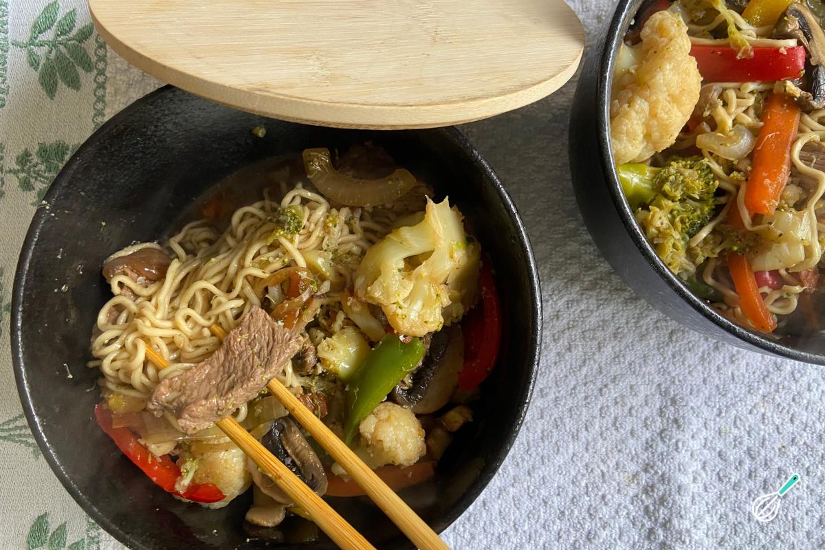 Yakisoba de Carne Tradicional: Fácil e Saboroso
