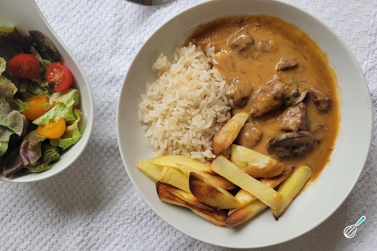 Estrogonofe na Pressão: Delícia em Minutos! Estrogonofe na Pressão: Delícia em Minutos!