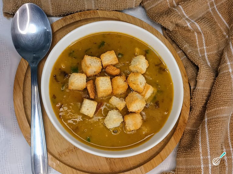 Sopa de Ervilha com Calabresa: Conforto Cremoso