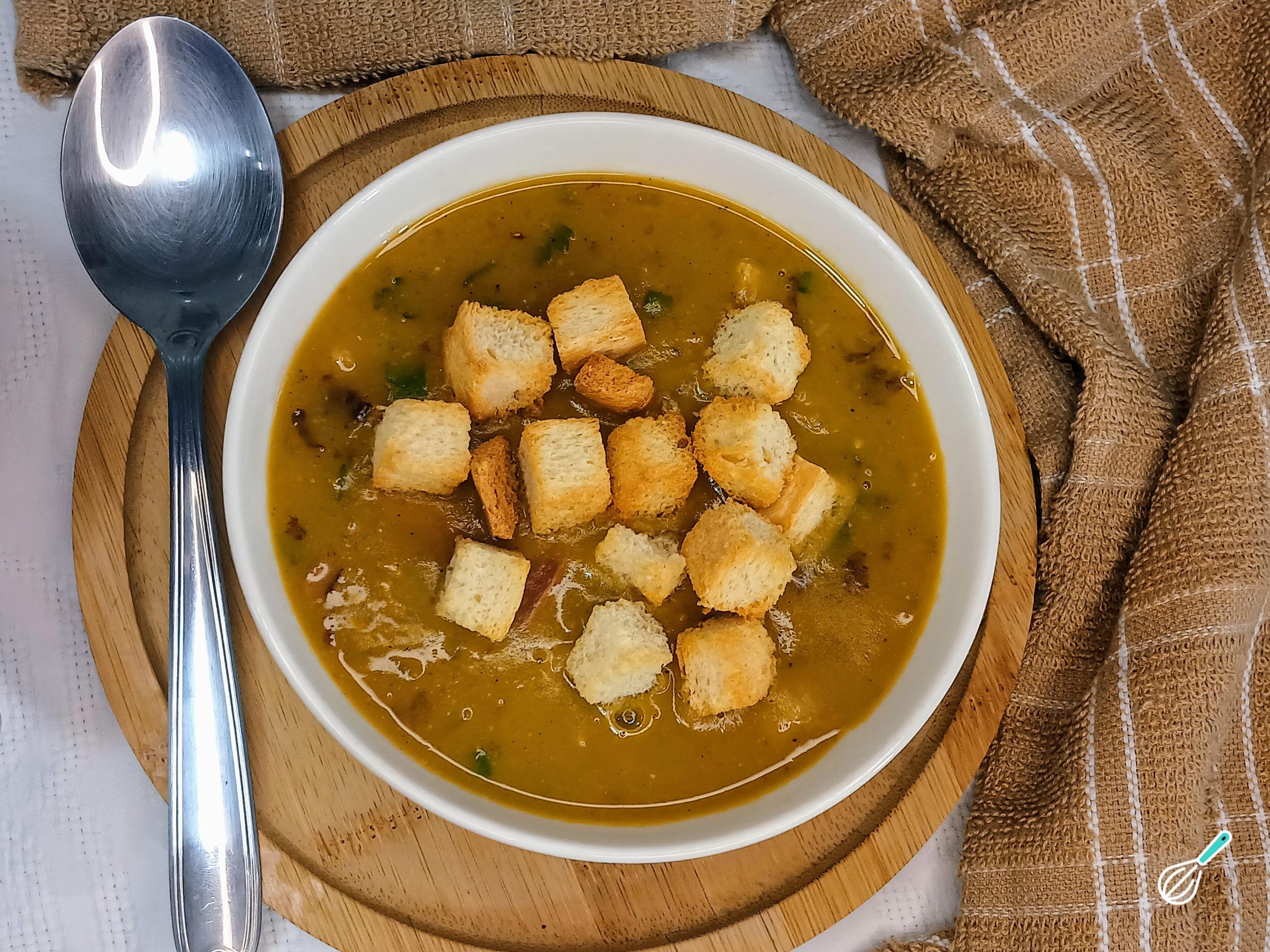 Sopa de Ervilha com Calabresa: Conforto Cremoso