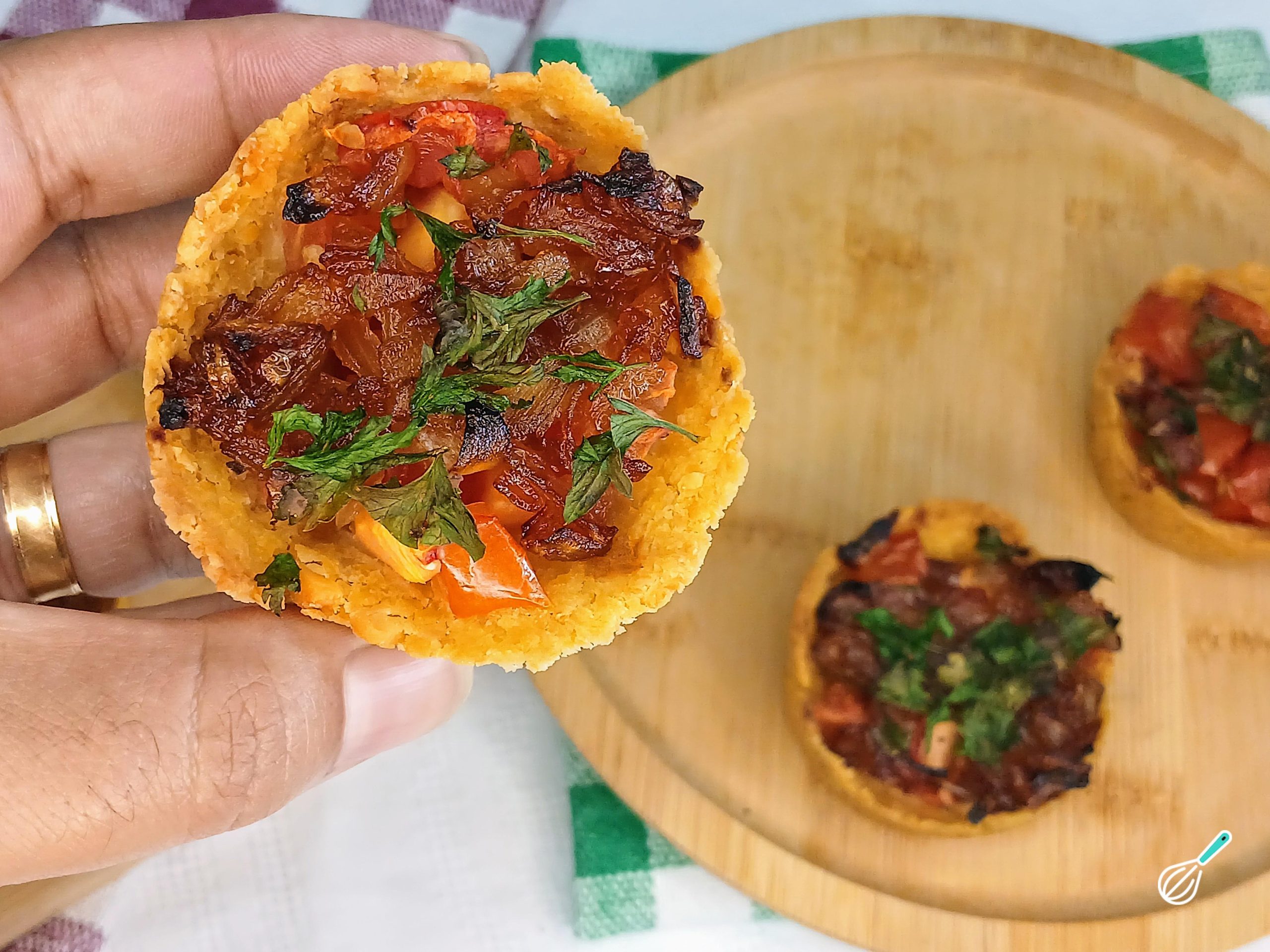 Tortinhas de grão-de-bico saborosas e práticas
