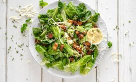 Salada Três Folhas com Pesto Fresco e Crôutons