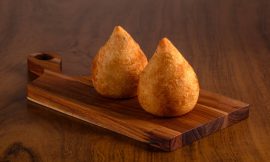 Coxinha Crocante com Cream Cracker – Perfeita e Fácil!