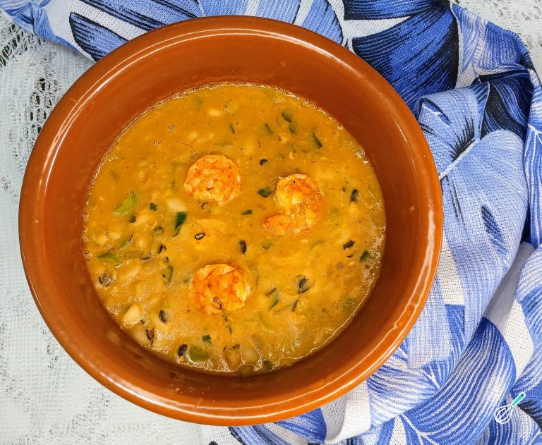 Feijão-fradinho com Camarão e Dendê: Sabor Baiano