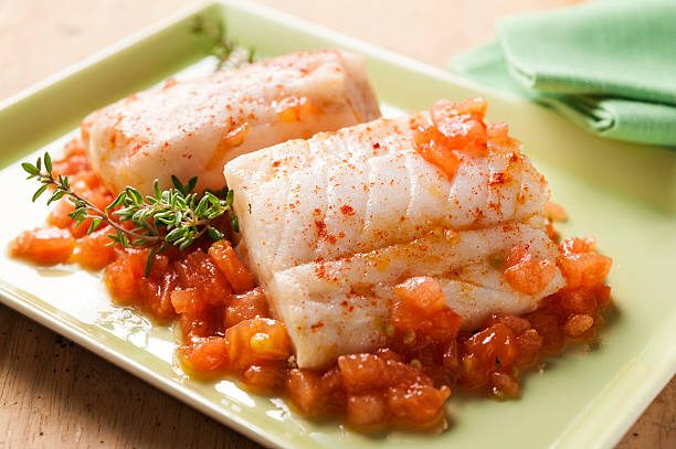 Filé de Pescada ao Molho de Tomate Leve e Sem Erro Filé de Pescada ao Molho de Tomate Leve e Sem Erro