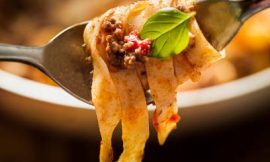 Macarrão com Carne Seca e Pimenta Doce Cremoso