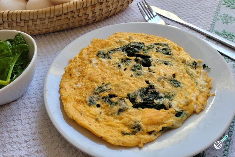 Omelete Rápida de Espinafre e Queijo