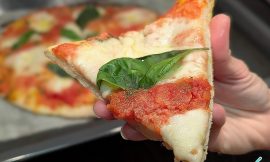 Pizza Napolitana Original: Massa Leve, Sabor Puro