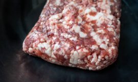 Hambúrguer Bovino Suculento: O Segredo para Não Ressecar na Chapa