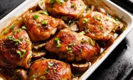 Frango Assado na Salsa com Batatas Crocantes: O Segredo da Pele