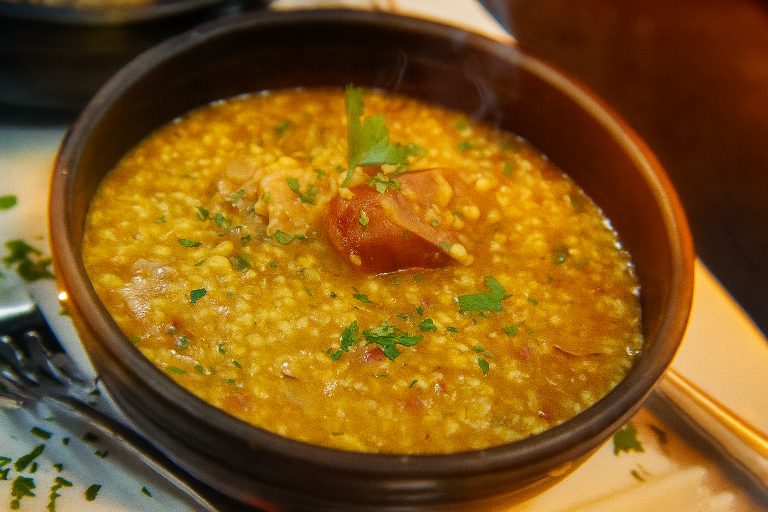 Quirera com Costelinha Receita Tradicional