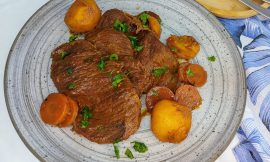 Bife Caçarola: Simples e Desmancha na Boca!