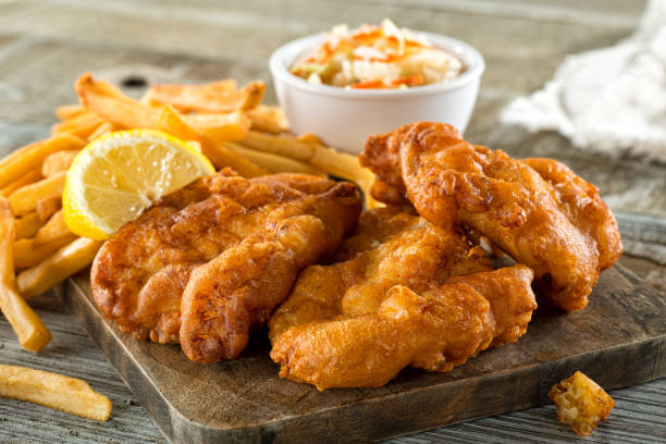 Peixe Frito Crocante com Batatas: Segredo da Massa Leve Peixe Frito Crocante com Batatas: Segredo da Massa Leve