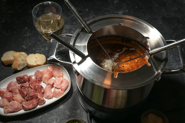 Fondue Chinoise: O Segredo do Caldo Leve que Substitui o Queijo