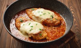 Filé de Frango Parmegiana na Frigideira: Rápido e Fácil