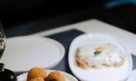 Bolinho de Arroz e Mussarela: Petisco Crocante e Cremoso