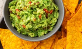 Guacamole com Tortillas Crocantes: O Aperitivo Mexicano Perfeito