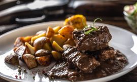 Medalhão de Suíno com Molho Escuro: Jantar Especial