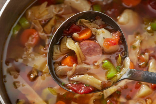 Sopa de Escarola: Receita Nutritiva, Fácil e Reconfortante Sopa de Escarola: Receita Nutritiva, Fácil e Reconfortante