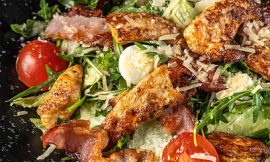 Salada Frango Defumado Agridoce Irresistível