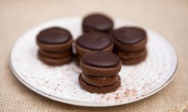 Alfajor Caseiro: Doce de Leite, Chocolate e Sabor Argentino