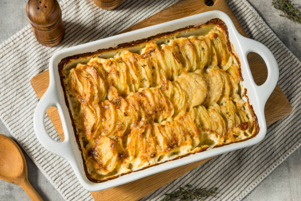 Batatas Gratinadas com Provolone: Cremosas e Irresistíveis Batatas Gratinadas com Provolone: Cremosas e Irresistíveis