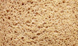 Bolo de Arroz Cru de Liquidificador: Textura Úmida que Derrete