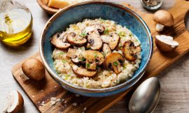 Risoto de grãos cremoso com mix de cogumelos frescos