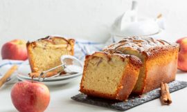 Bolo de Iogurte com Maçãs: Delícia Úmida para seu Café!