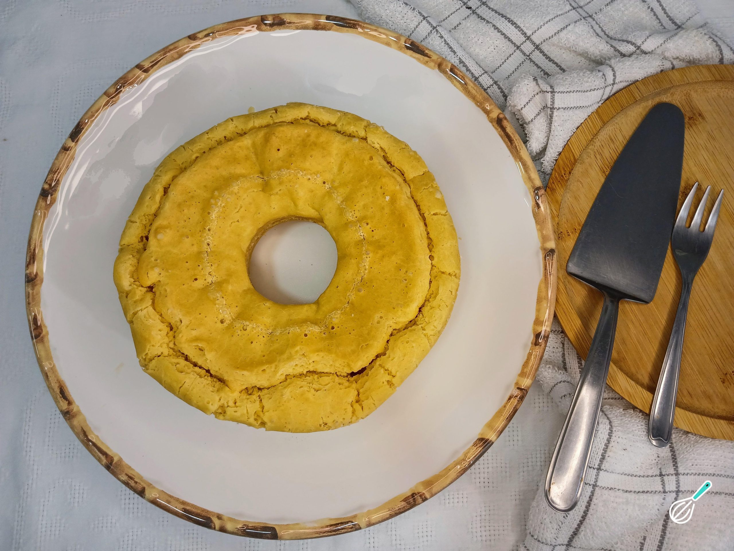 Bolo Salgado de Polvilho Cremoso Fácil e Sem Glúten