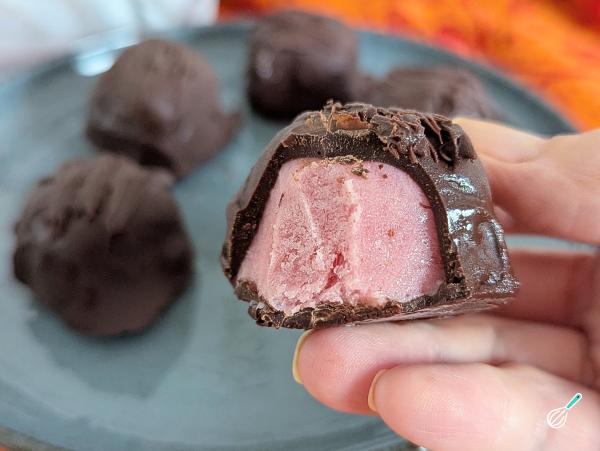 Bombom de Sorvete de Morango com Coco: Truque para a Casquinha