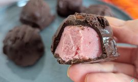 Bombons de Sorvete Morango e Coco: Explosão Tropical!