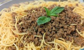 Macarronada Clássica com Molho de Carne Caseiro