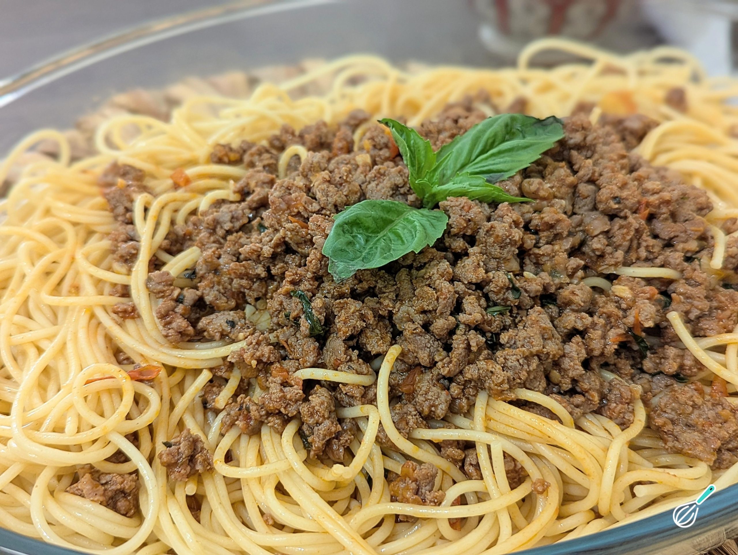 Macarronada Clássica com Molho de Carne Caseiro Macarronada Clássica com Molho de Carne Caseiro