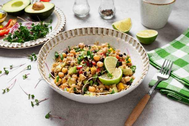 Salada Colorida com Grão-de-bico: Fácil e Saudável Salada Colorida com Grão-de-bico: Fácil e Saudável