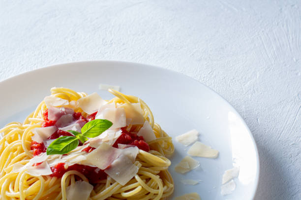 Talharim Verde ao Pomodoro com Molho Fresco