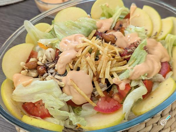 Salada Crocante Rose: Uma Explosão de Sabor e Frescor