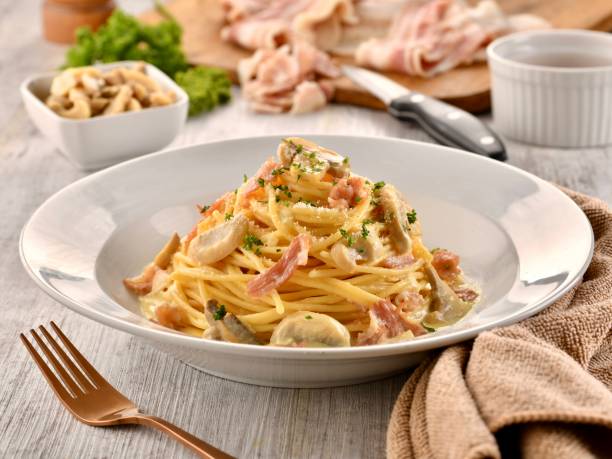 Macarrão com Presunto Cremoso: O Segredo do Molho Rápido