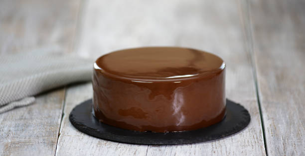 Cobertura de Chocolate Brilhante: O Truque para um Bolo