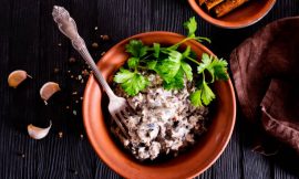 Bife com Molho Cremoso de Champignon: Receita Gourmet
