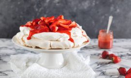 Merengue de Morango com Brigadeiro Branco Cremoso