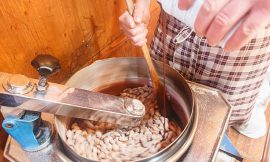 Receita de Cuca Alemã de Chocolate Caseira e Fofinha