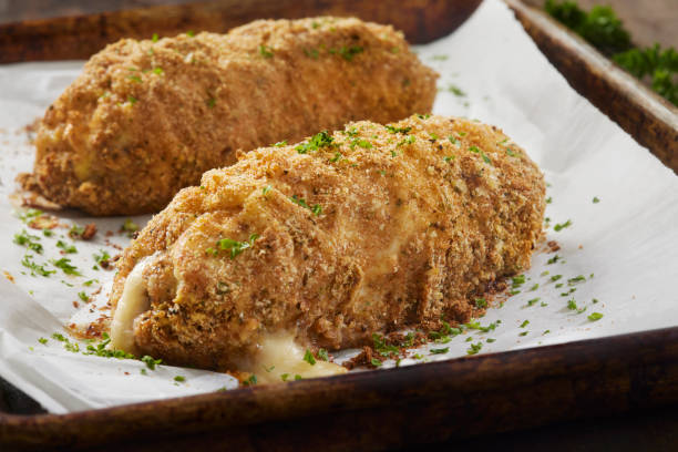 Frango Empanado com Gergelim: Segredo do Recheio de Gruyère Frango Empanado com Gergelim: Segredo do Recheio de Gruyère