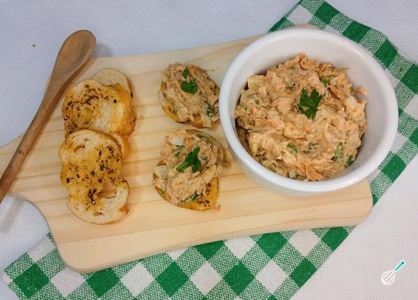 Patê de Sardinha com Cenoura: O Segredo da Textura Perfeita Patê de Sardinha com Cenoura: O Segredo da Textura Perfeita