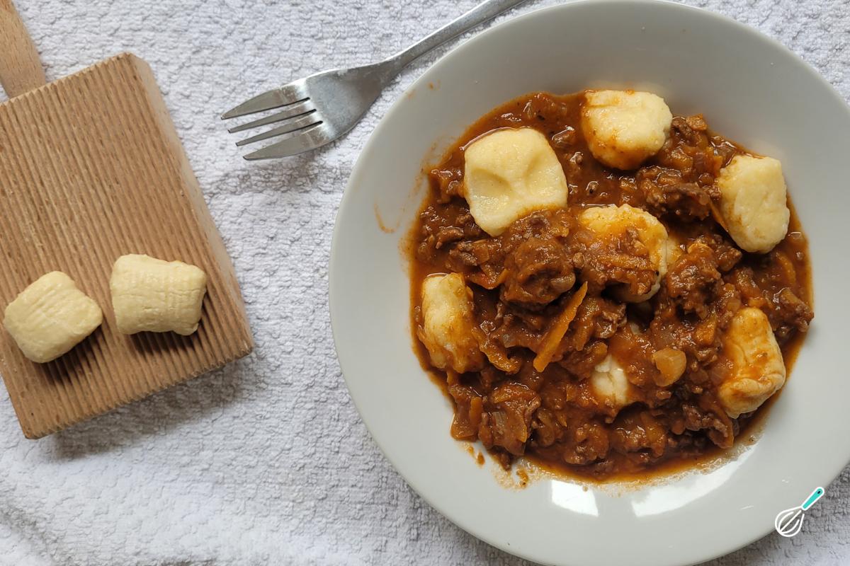 Nhoque Bolonhesa Fácil: Clássico Italiano Perfeito Nhoque Bolonhesa Fácil: Clássico Italiano Perfeito
