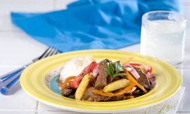 Lomo Saltado Peruano: Salteado Asiático-Andino Perfeito