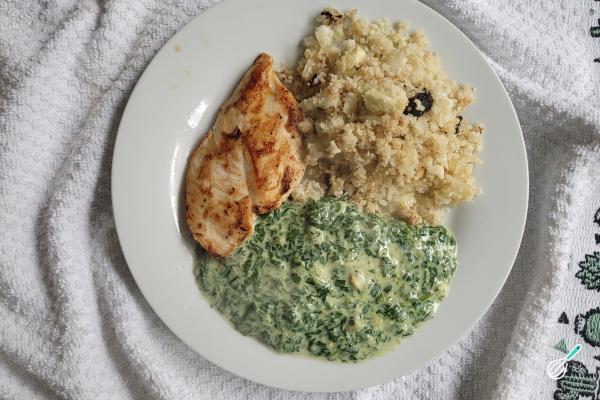 Frango Cremoso com Espinafre: Jantar Rápido e Saboroso Frango Cremoso com Espinafre: Jantar Rápido e Saboroso