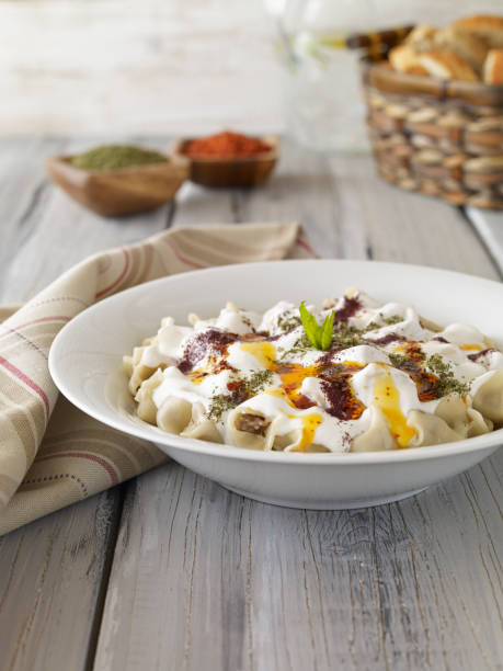 Macarronada Grega: Receita Cremosa com Iogurte e Canela